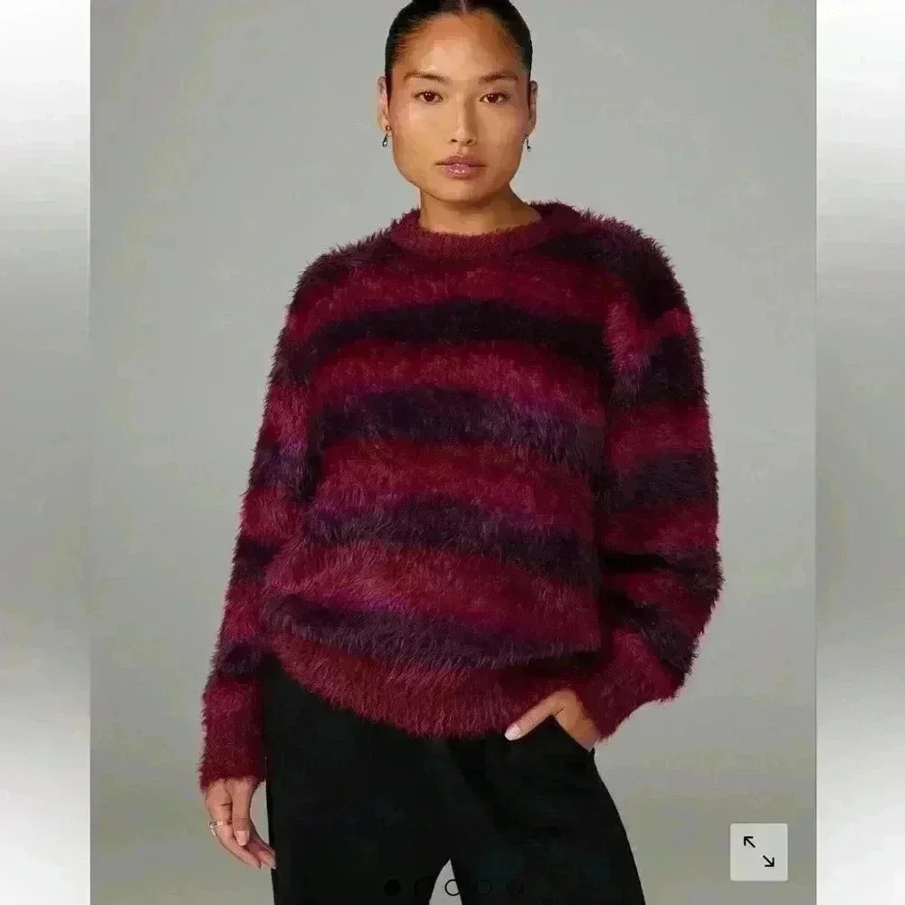 Savage crewneck fuzzy texture long sleeve sweater l.